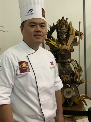 台灣麵包師傅王鵬傑參加世界麵包大師賽，以台灣民俗 文化為靈感，打造出栩栩如生的「官將首」藝術麵包。   圖：中央社