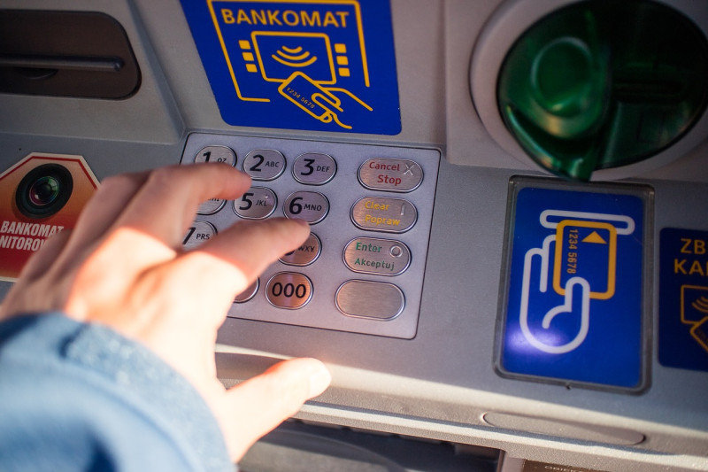 近日強迫ATM吐鈔的攻擊事件頻傳。   圖：Pixabay