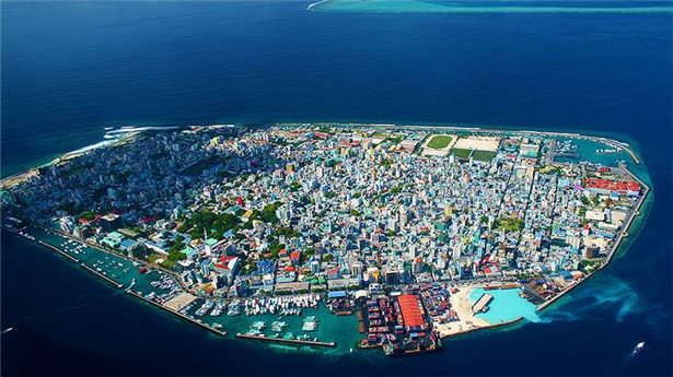 馬爾地夫陷政治僵局，馬爾地夫總統雅門（Abdulla Yameen）5日宣布全國進入緊急狀態。外交部今天調升馬爾地夫旅遊警示為黃色。   圖 : 翻攝自跟著幸福一起玩