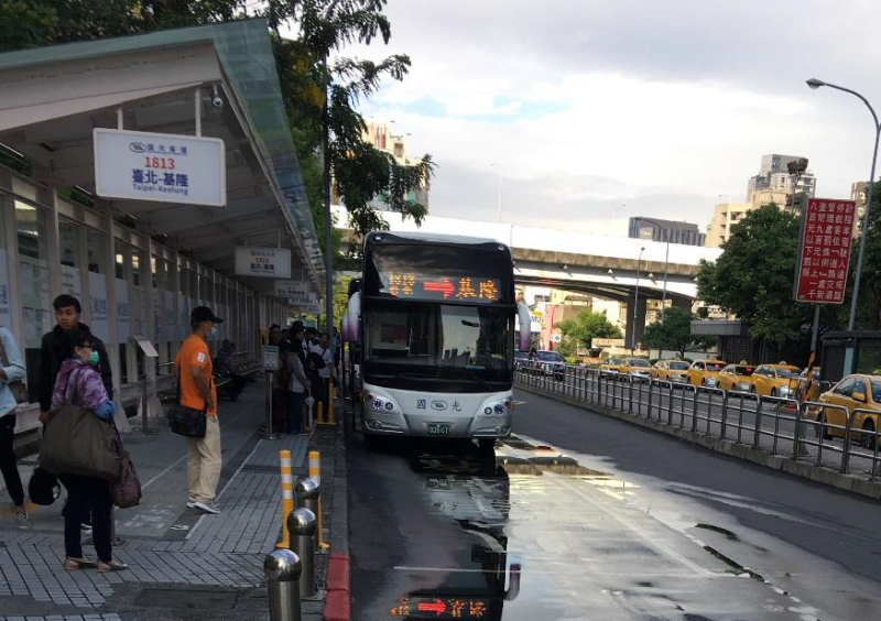 國光客運採取實聯制登記，無法配合者不得搭乘。   圖：台北市公運處提供