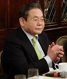 南韓警方表示，三星電子董事長李健熙（Lee Kun Hee）涉嫌逃稅82億韓元。   圖 : 翻攝自維基百科