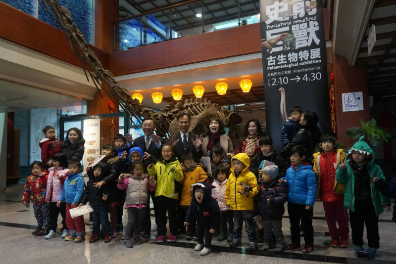 史前巨獸特展今日於馬祖民俗文物館開幕吸引全島兒童前往。   圖：台灣博物館/提供
