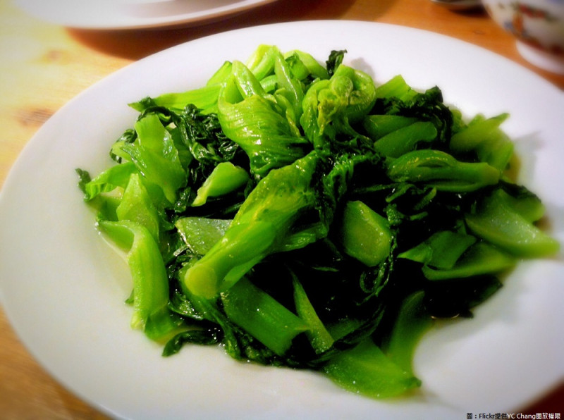 年夜飯桌上多攝取蔬菜，對身體的負擔比年糕、佛跳牆、燉豬腳等減少許多。   圖：Flickr提供YC Chang開放權限