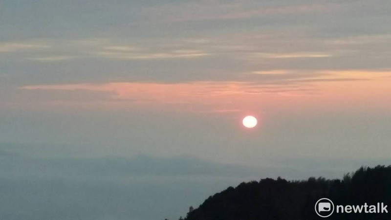 雲嶺之丘的夕陽。   圖 : 謝步智/攝