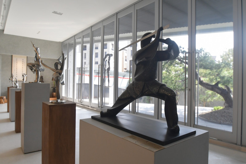 法鼓山寶雲寺舉辦「平安無事新春展」，展出雕塑家謝棟樑的系列作品。   圖：雲寺/提供