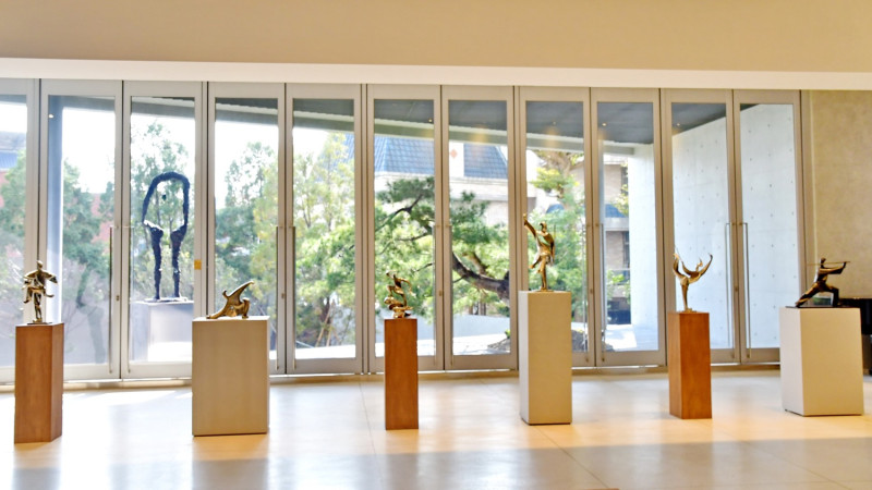 法鼓山寶雲寺舉辦「平安無事新春展」，展出雕塑家謝棟樑的系列作品。   圖：寶雲寺/提供