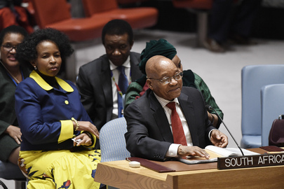 南非總統祖瑪（前）貪腐醜聞纏身，遭到執政黨前同志逼宮。   圖：圖：聯合國圖片/Evan Schneider