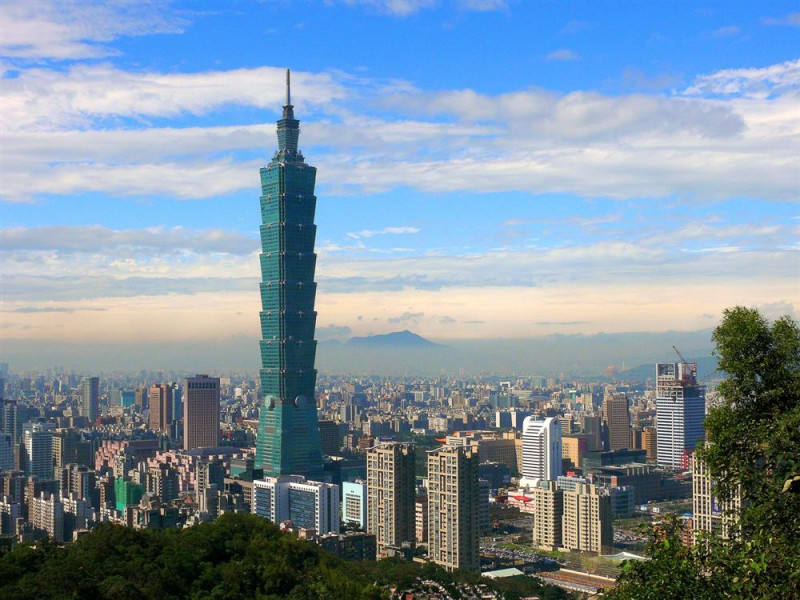台北市因應陸客限制來台，推短中長3劍方向爭取國際旅客。   圖 : 翻攝自台北101官網