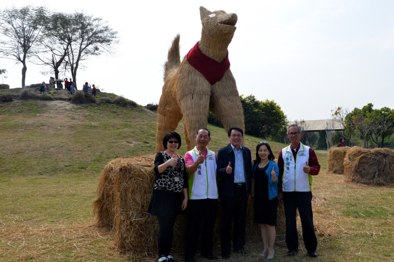 全國最高4公尺稻草狗成為拍照亮點，   圖：雲林縣政府提供