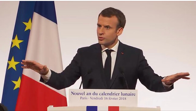 法國總統馬克宏昨（16）天祝賀亞裔法國人和亞洲人春節愉快。他說，他知道有刻板印象，也聽到不滿的聲音，政府會對抗所有形式的歧視。法國近年有一些華人遭搶、遭歧視事件。   圖：翻攝自臉書