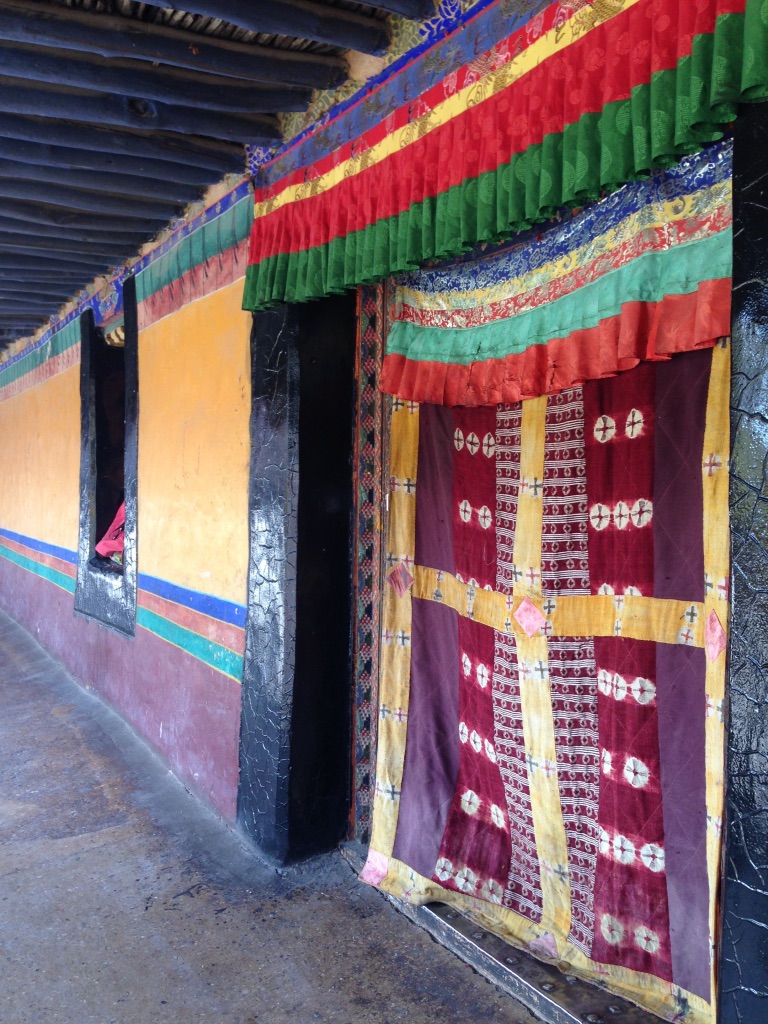 西藏活佛轉世的「金瓶掣籤」儀式都在大昭寺進行，在藏傳佛教中有崇高地位，是各教派共尊的神聖寺院。   圖：彭沛緹/攝