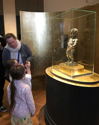 布魯塞爾的尿尿小童雕像命運多舛，曾多次被破壞盜竊，如今本尊收藏在博物館中供遊客觀賞。   圖/中央社