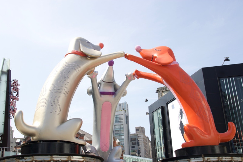 臺北燈節2月24日開幕，主燈「幸福魔力狗」將上演精彩燈光秀​。   圖：台北市觀傳局提供