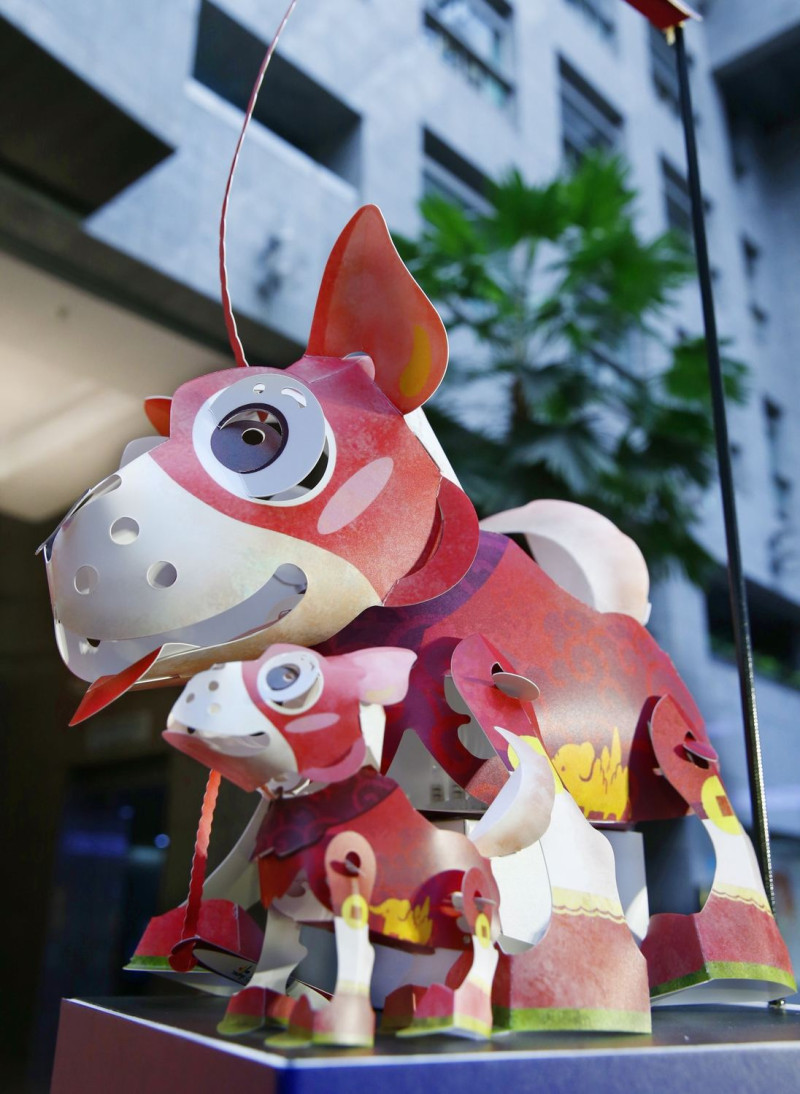 即將在這週末登場的台北燈節，今年推出的小提燈「幸福GO GO」，以臺灣犬大膽無畏的精神為原型設計。   圖：台北燈會官網提供