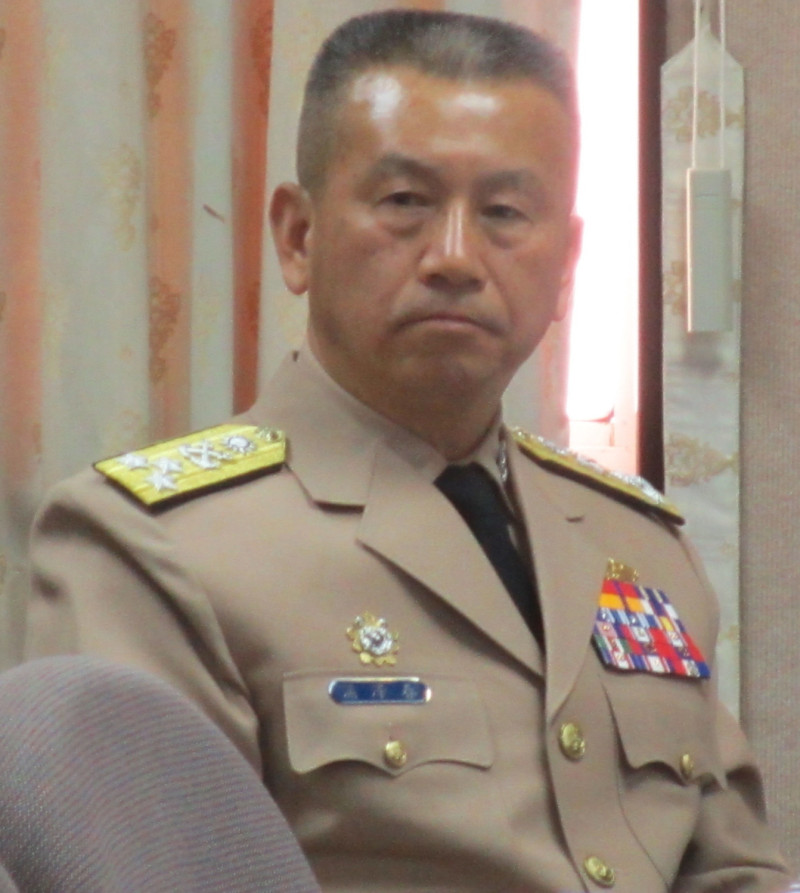 國防部軍政副部長蒲澤春上將調任總統府戰略顧問，軍政副部長一職由空軍司令沈一鳴上將接任。   圖 : 翻攝自維基百科