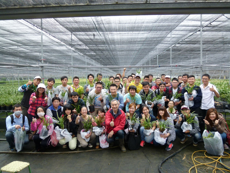第一屆青年加農學員至張民政賢拜國蘭溫室參訪。   圖：台中市政府／提供