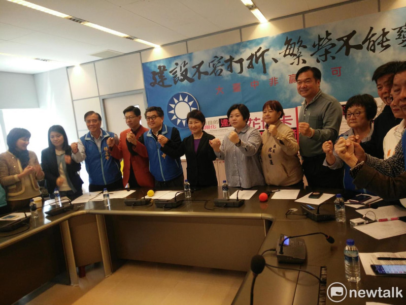 盧秀燕在台中市議會國民黨舉行記者會。   唐復年/攝