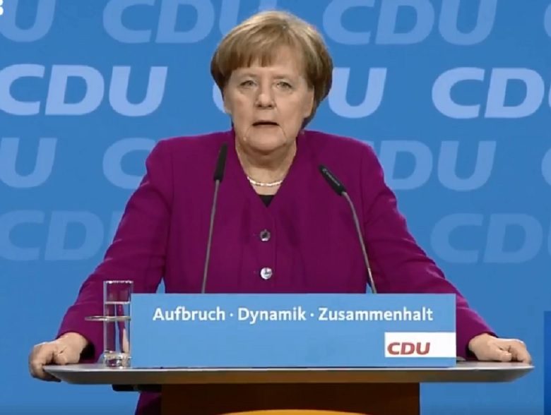 德國基督教民主黨26日將開會表決，是否與社會民主黨共組聯合政府，總理梅克爾在表決前向與會的黨內代表發表演說。   圖：翻攝Angela Merkel臉書
