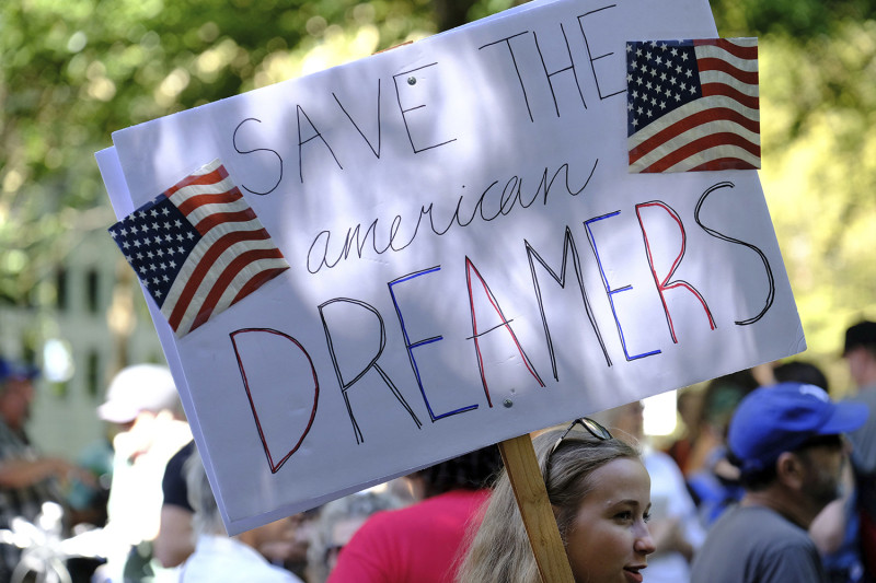 美國川普政府廢除追夢人計畫的上訴，遭到最高法院駁回，對童年偷渡到美國的非法移民是個大好消息。   圖：達志影像/美聯社