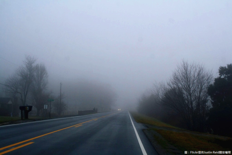 在週一(5)之前，西半部地區及金門、馬祖容易有局部霧或低雲影響能見度。   圖：Flickr提供Justin Reid開放權限