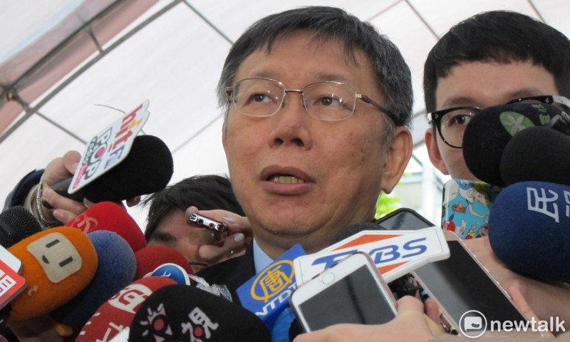 台北市長柯文哲28日受訪指出，他也常常被民進黨踹。   圖：林朝億/攝