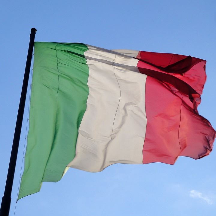 義大利將於3月4日舉行國會改選，目前呈現三足鼎立，義大利政局可能邁向不確定局面。民眾對經濟衰退、高失業率及移民危機深感不滿，歐洲的反體制民粹主義勢力可能再下一城。   （圖取自Pixabay圖庫）