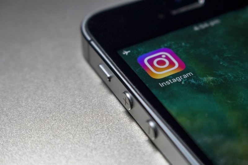 外媒指出，Facebook旗下人氣社群Instagram，可能於不久後推出視訊與語音通話功能。   圖: Pixabay