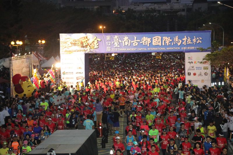 台南古都國際馬拉松今(4)日舉辦，吸引超過一萬六千人參加。   圖：台南市政府/提供