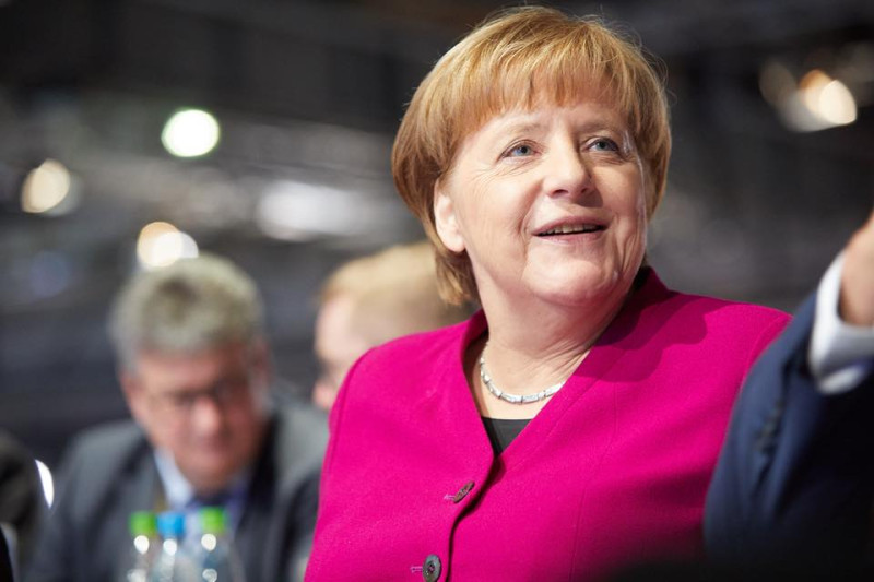 德國第2大黨社會民主黨（SPD）今天表示，社民黨員批准與總理梅克爾Angela Merkel的保守派陣營再組聯合政府，清除梅克爾Angela Merkel贏得4連任的最後障礙。她可望在3月中上任，化解近半年的政治僵局。   圖:取自梅克爾Angela Merkel臉書