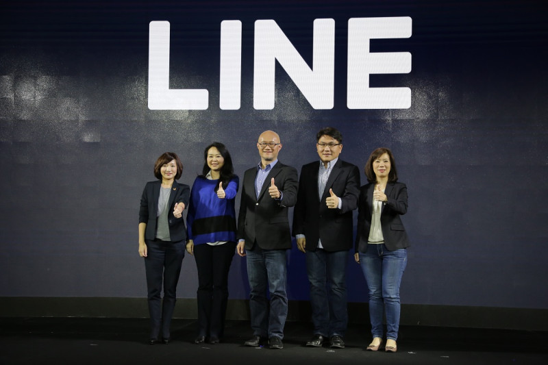 LINE今(9)日舉辦2018年度大會，宣布2018在台重要發展。(左起：LINE廣告事業部副總經理 王俞蓉、LINE Today團隊負責人 林郁芬、LINE台灣總經理 陳立人、LINE電子商務部資深副總經理 顧昌欣、LINE Pay營運團隊負責人吳孟芝)   圖：朱泓任/攝