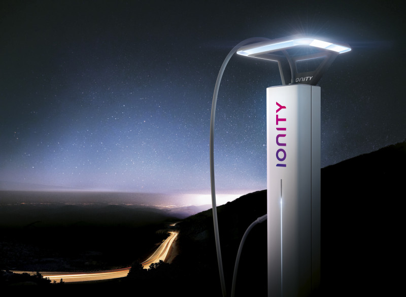 Ionity的充電站充電供率高達350kW，比起特斯拉充電站功率，多了兩倍以上。   圖：翻攝自Ionity