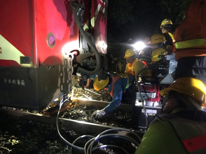 阿里山森林鐵路一個多月來發生4次出軌意外，最近一次是2月26日。   圖：阿里山森林鐵路FB粉絲專頁提供