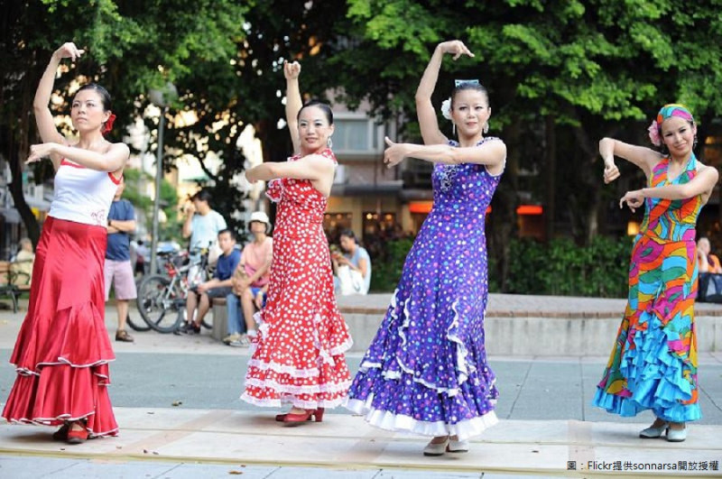 《台灣西語推廣小組》將於3月17、18日，首度舉辦｢西語日｣活動，與南美洲各單位合作，活動內有西班牙與秘魯當地美食饗宴，更有西班牙佛朗明哥舞團表演、墨西哥拉丁音樂、瓜地馬拉傳統服飾遊行等。圖為資料照片。   圖：Flickr提供sonnarsa開放授權
