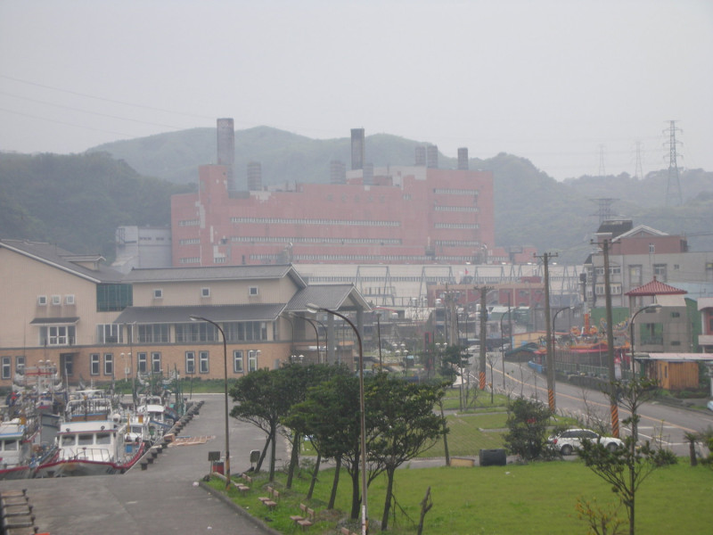 深澳發電廠位於新北市瑞芳區，主要供應台灣北部電力需求。   圖：王峻昌/攝