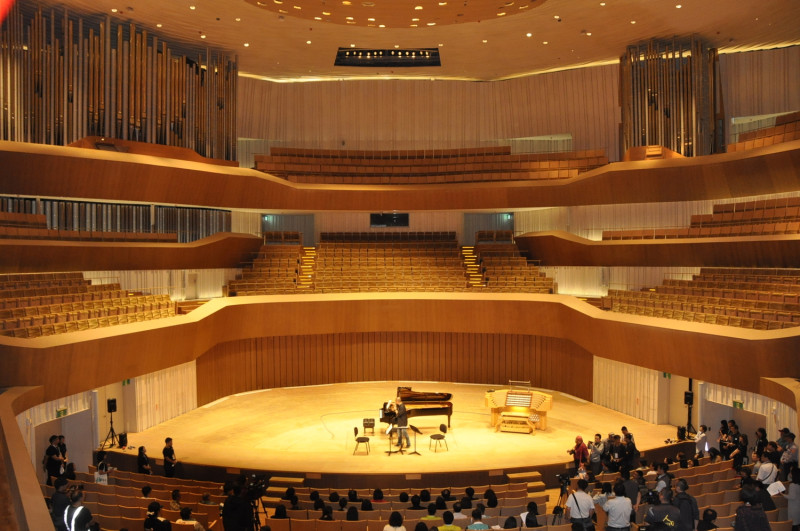 衛武營國家藝術文化中心，不但擁有全世界最大的管風琴，葡萄園式的展演空間，讓360度的觀眾席都能夠聆聽到最高規格的音樂。   圖:陳香蘭／攝