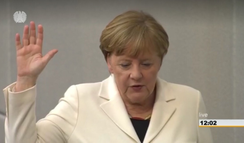 德國總理梅克爾第四任總理就任宣誓。   圖 : 翻攝自德國國會直播畫面。