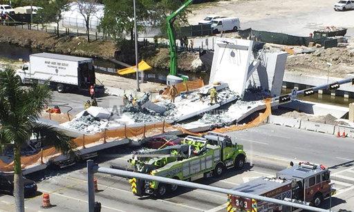 美國佛羅里達國際大學校園1座新的人行天橋，在當地時間週四下午1時30分左右，突然整個塌下來，當場壓到8輛汽車，1人及時獲救，有8人送醫，目前傳出至少6人死亡。   圖 : 達志影像/美聯社