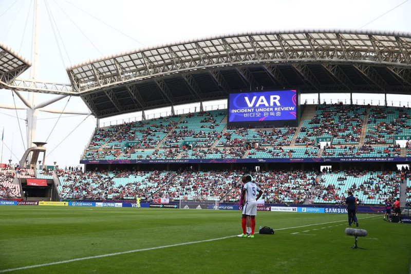 國際足球總會（FIFA）主席英凡提諾（Gianni Infantino）今天宣布，本屆俄羅斯世界盃足球賽將首次啟用影像助理裁判技術（VAR）。   翻攝自IFAB臉書