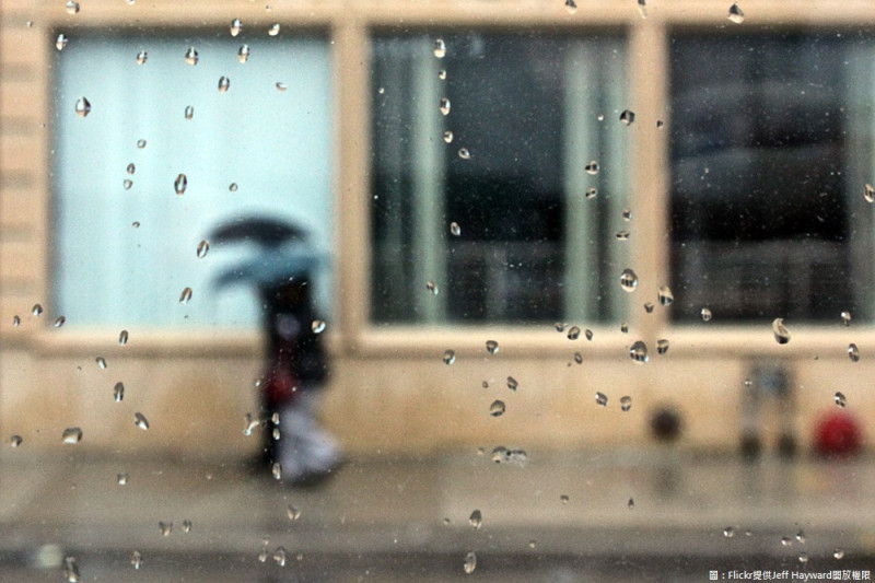 19日下午將開始鋒面接近，金馬有陣雨或雷雨，夜晚各地天氣轉為不穩定。   圖：翻攝自Flickr／Jeff Hayward開放權限