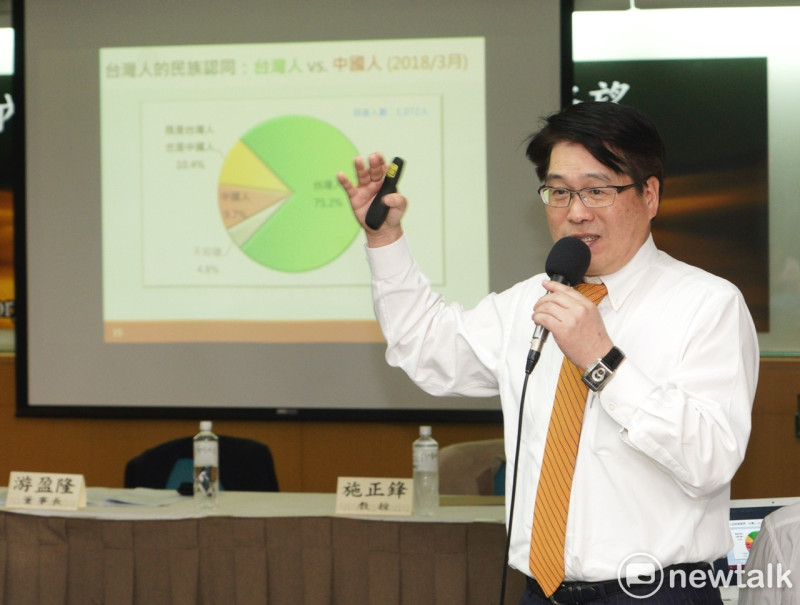 台灣民意基金會董事長游盈隆19日公布最新兩岸民調。   圖：張良一/攝