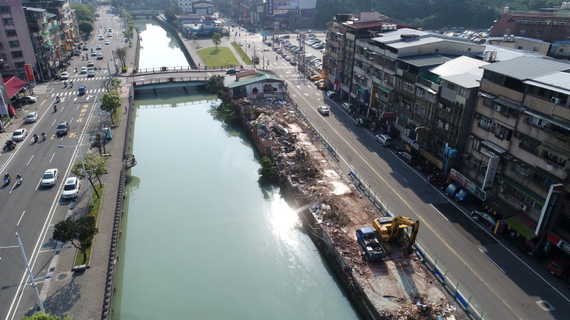 基隆市政府開闢田寮河河岸公園，今日完成最終拆除作業。   圖：基隆市政府 / 提供