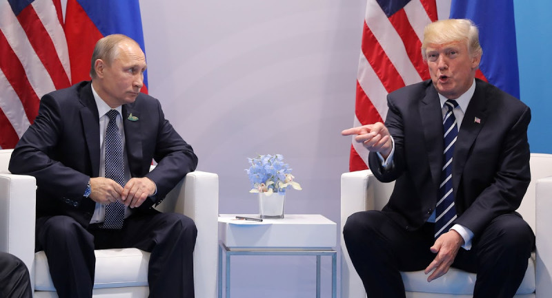 俄羅斯總統普丁（左）與美國總統川普，曾在2017年的G20高峰會上對談。   圖：達志影像/路透社 (資料照片)