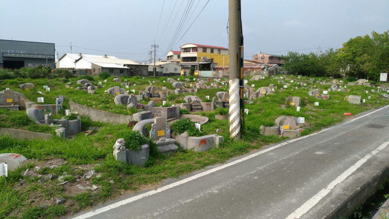 台中市政府說明，將持續辦理墓區遷葬並加以綠美化的政策。   圖：台中市民政局／提供