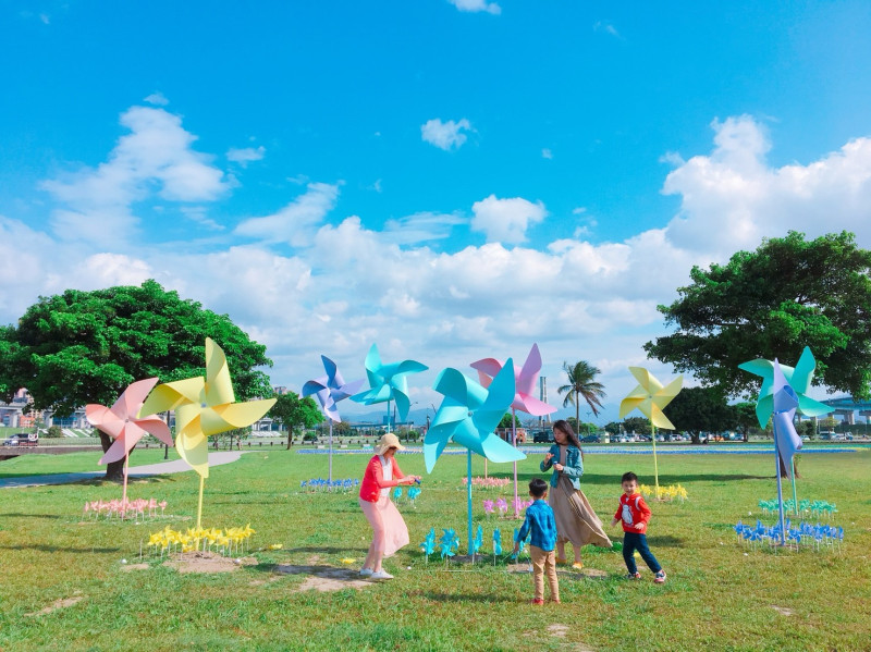 今年兒童清明連假期間，三重幸福水漾公園化身「新北歡樂CAR」遊樂園，提供「免費」遊玩新選擇。   圖：新北市觀旅局／提供
