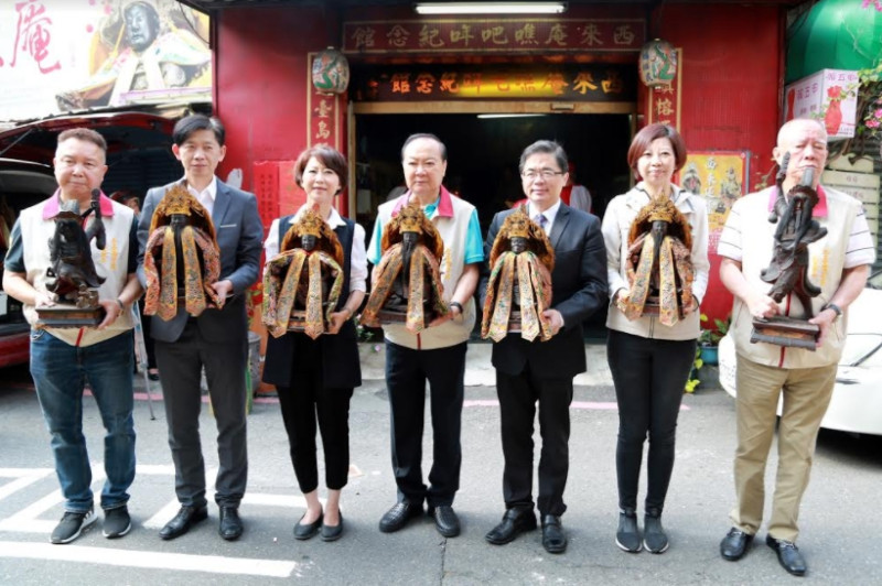 台南市長李孟諺出席西來庵噍吧哖紀念館神像遷移儀式合影。   圖：台南市政府/提供