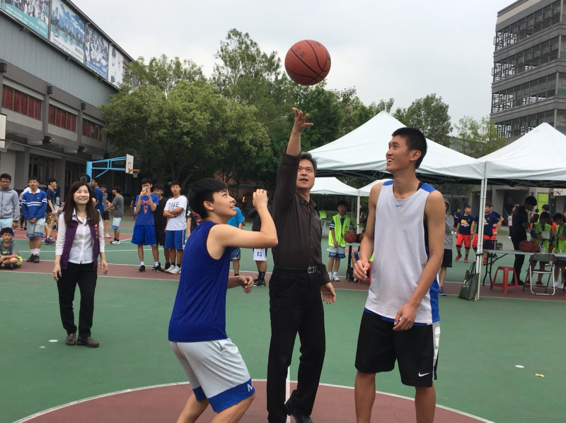 三對三鬥牛賽吸引近1400人組隊報名參加。 圖:台中市政府教育局/提供