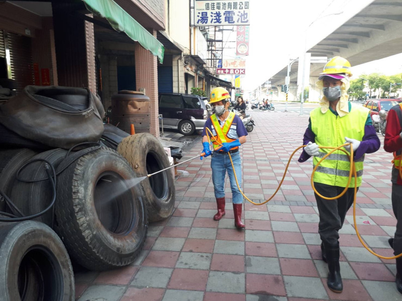 預計戶外消毒作業會在4月底執行完畢，環保局呼籲市民多加協助、配合執行消毒作業。   圖：高雄市環保局／提供