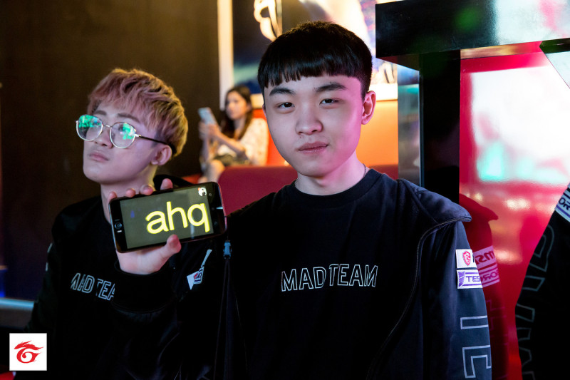 MAD選手到現場為ahq加油。(圖為Uniboy)   圖：翻攝自Garena eSports flickr 公開權限