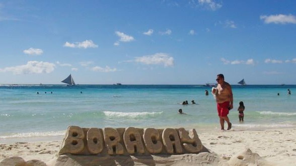 菲律賓馳名觀光景點長灘島（Boracay），確定將從26日開始封島6個月，以落實島上環保及其他硬體的改造工程。   圖：中央社