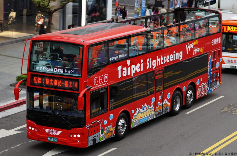 圖為台北市雙層觀光巴士。   圖：翻攝自Flickr／劉奕杉開放權限